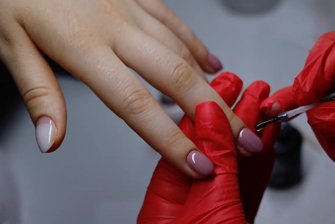 Длинные и красивые ногти вместе с Red Nails